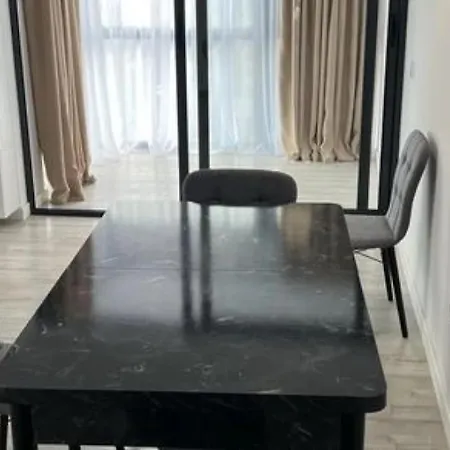 Modern Comfort, Girocului Avenue *